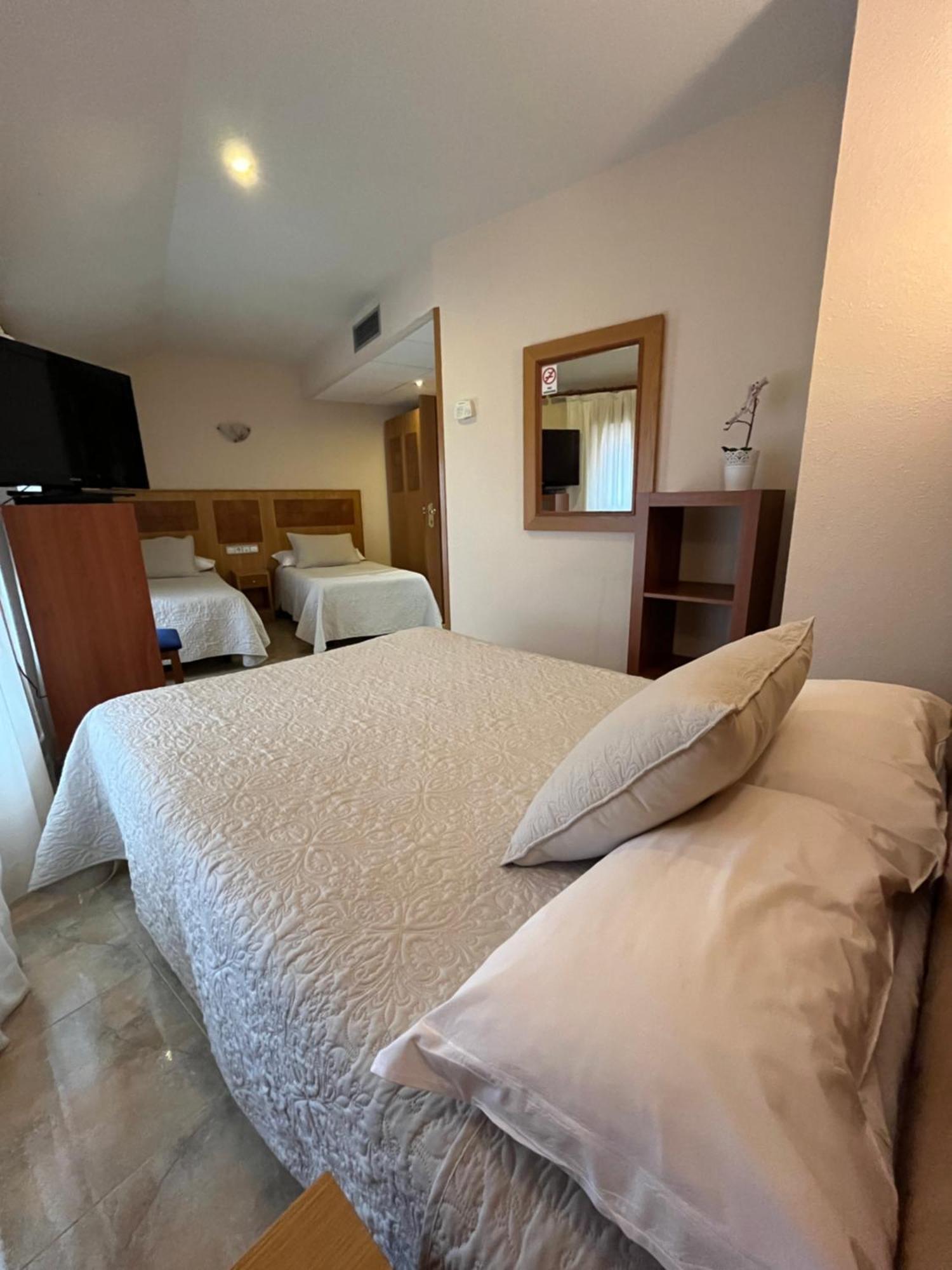 Hostal Azul El Molar Buitenkant foto